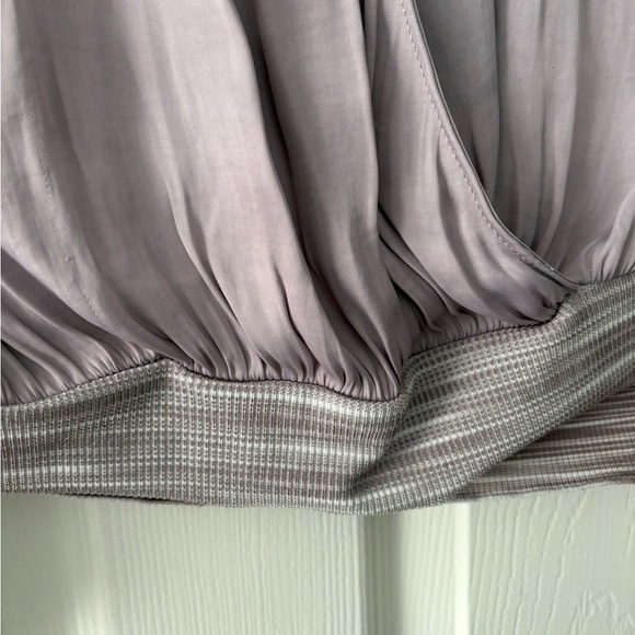 Current Air Women's Sz Small Light Purple Long Sleeve Satin Top Good Condition - Picture 3 of 8